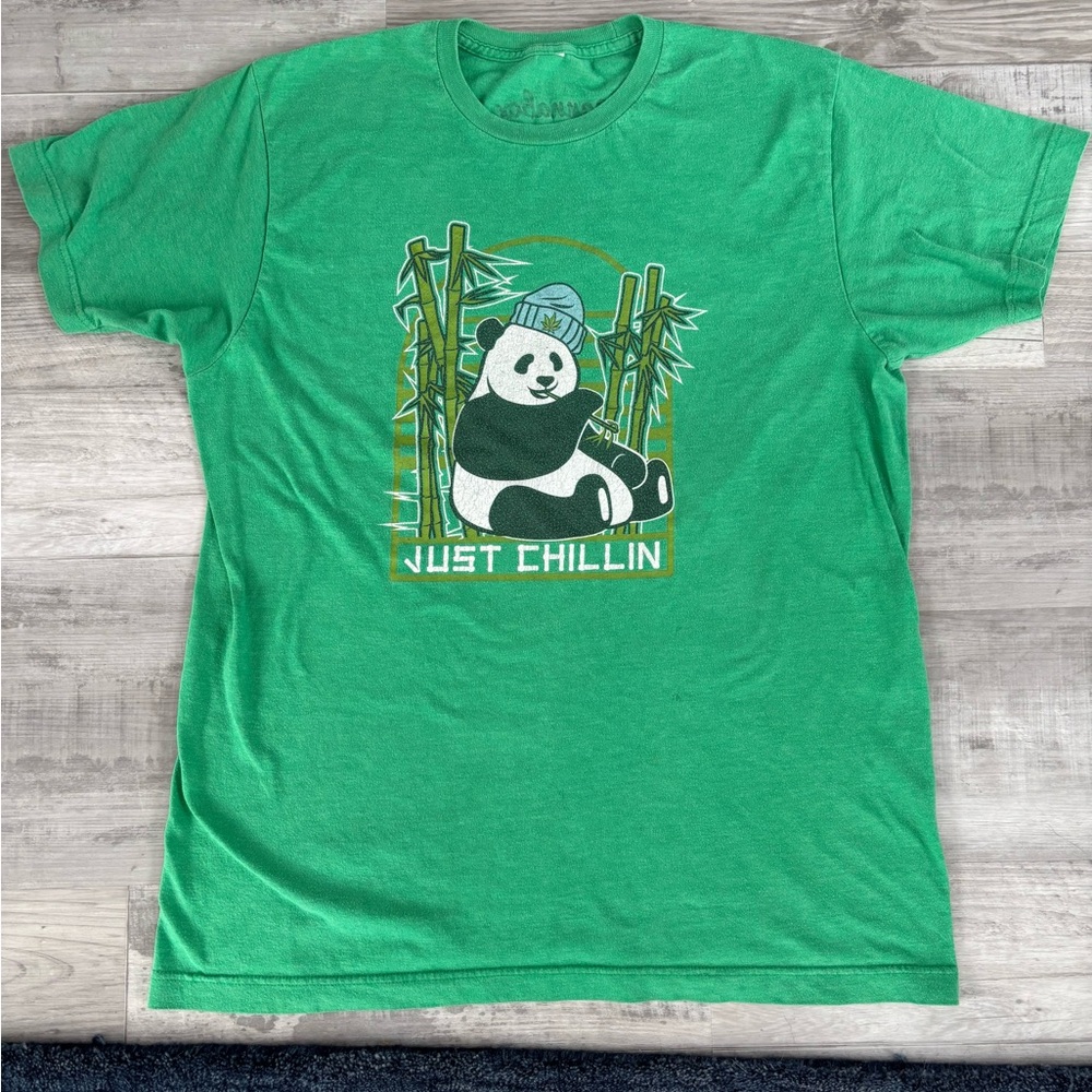 Green Panda Graphic Tee‎